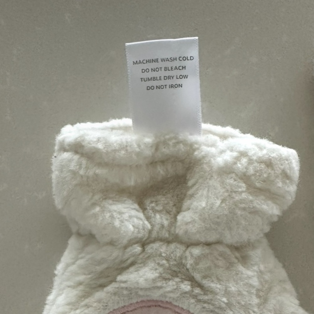 Cozy White Paw Mittens for Kids - Picture 4 of 5